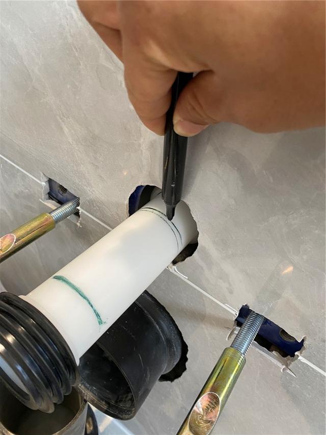 如何安装壁挂入墙式马桶注意事项(自己独立安装壁挂马桶遇到的那些坑)(46)