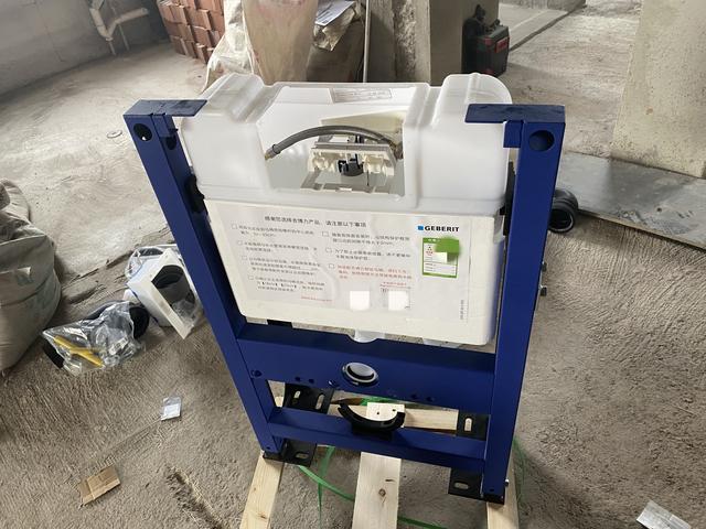 如何安装壁挂入墙式马桶注意事项(自己独立安装壁挂马桶遇到的那些坑)(11)