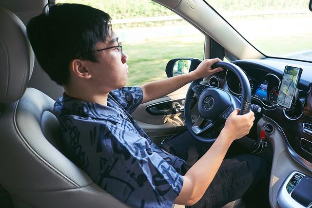 特斯拉刹车失灵事件是什么原因（特斯拉事故惹争议）(26)