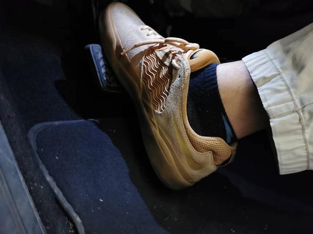 特斯拉刹车失灵事件是什么原因（特斯拉事故惹争议）(11)