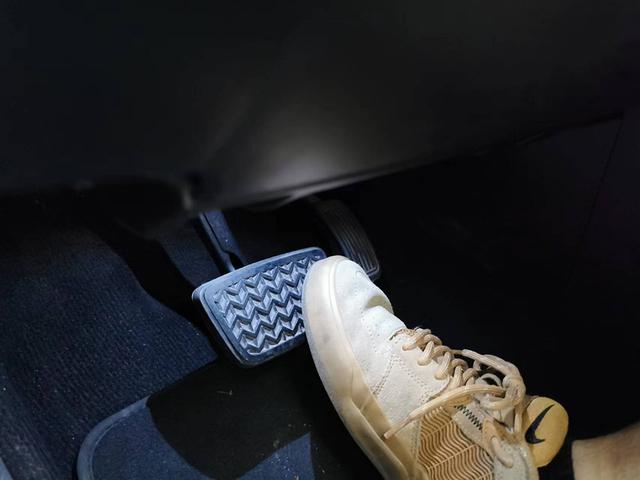 特斯拉刹车失灵事件是什么原因（特斯拉事故惹争议）(3)