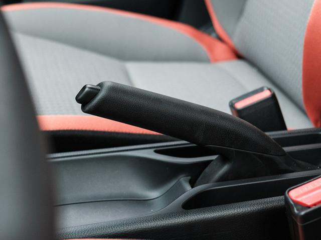 特斯拉刹车失灵事件是什么原因（特斯拉事故惹争议）(18)