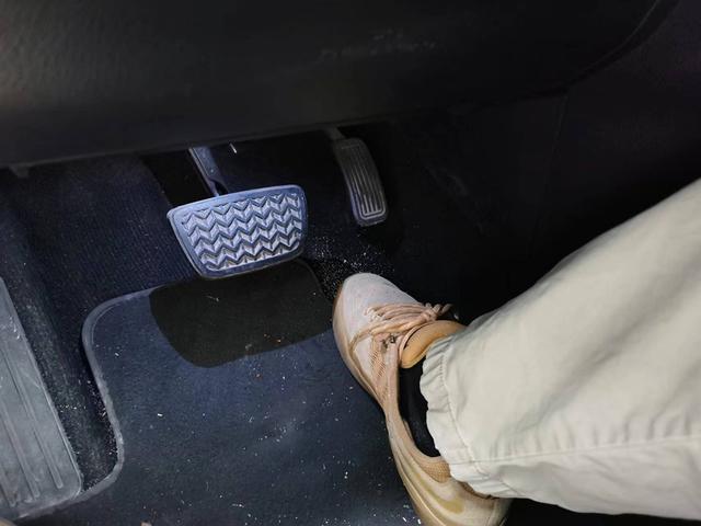 特斯拉刹车失灵事件是什么原因（特斯拉事故惹争议）(4)