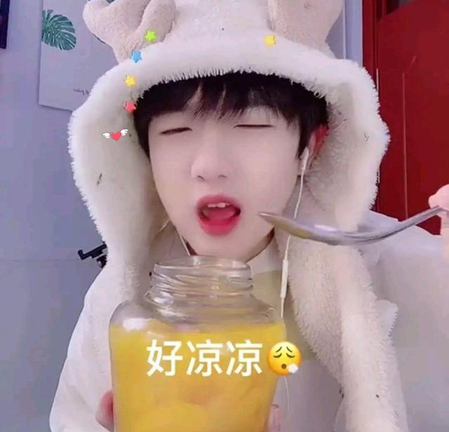 被封杀的吃桃网红(网红吃个桃桃被批评)(1)