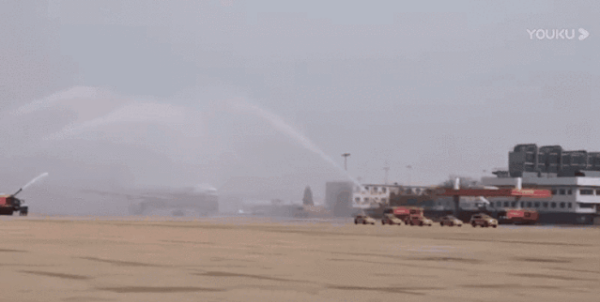 飞机为什么要过水门,天府国际机场试飞航班图10