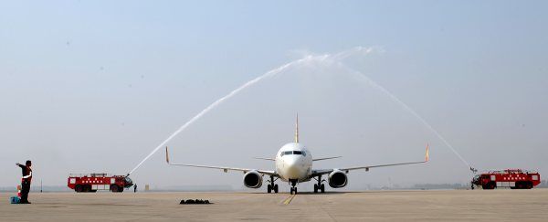 飞机为什么要过水门,天府国际机场试飞航班图8