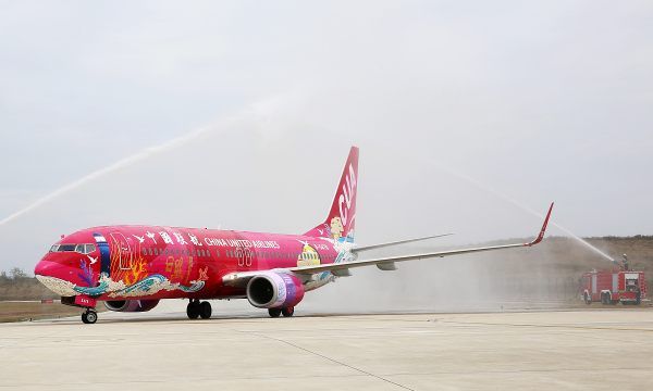 飞机为什么要过水门,天府国际机场试飞航班图9