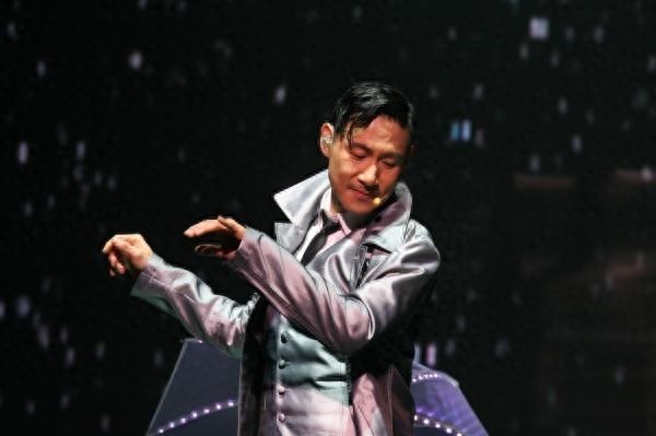 香港乐坛顶尖歌手排行，第一永远毫无争议，至今无人能超越