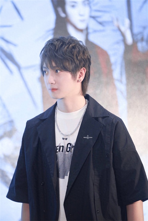 内地偶像歌手于斌