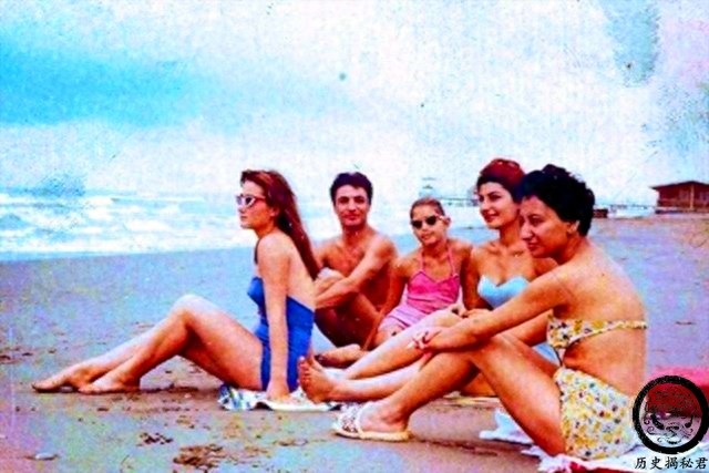 白色革命后的伊朗社会老照片：女人们思想开放，穿着时尚很漂亮