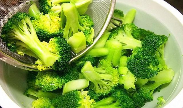 水煮西兰花可以隔夜吗