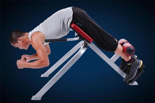 罗马椅挺身标准动作 罗马椅挺身能弯腰吗 罗马椅挺身标准动作 罗马椅挺身能弯腰吗