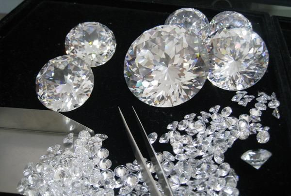 天然锆石是什么意思