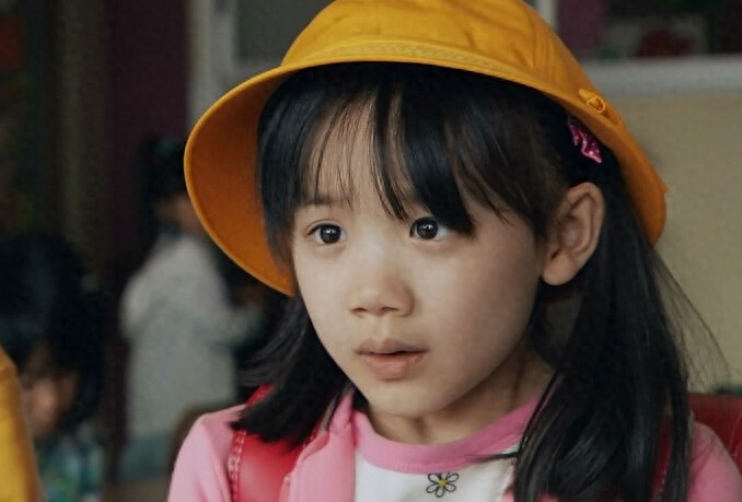 她是日本最红童星，6岁担当主角，9岁在世界走红，如今长这样