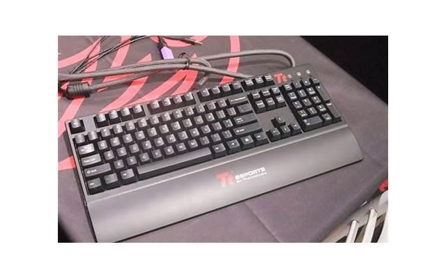 足球红牌，足球红牌罚下后第二场能上人吗