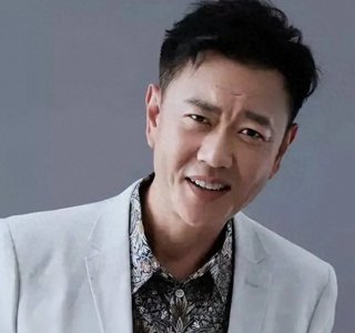 ​演员冯嘉怡：有三四百人的公司却甘愿当配角，54岁依旧未婚