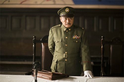 他是水浒传中的李逵，大宅门里的郑老屁，黄晓明和他称兄道弟