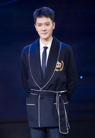 冯绍峰与赵丽颖10年前就有交集，细说追妻细节，网友：套路得人心