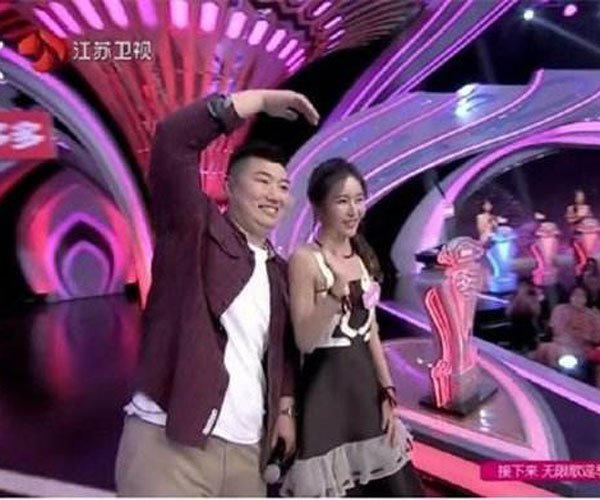 郝文婕牵手哪一期 男嘉宾长相一般，看来她不是颜值控