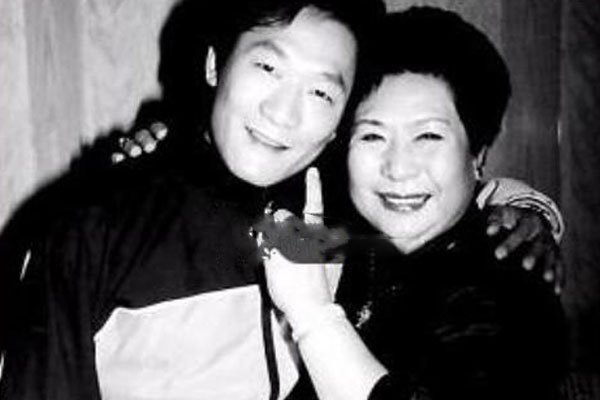 马增蕙和侯宝林的丑事 谢东长得太像侯宝林了