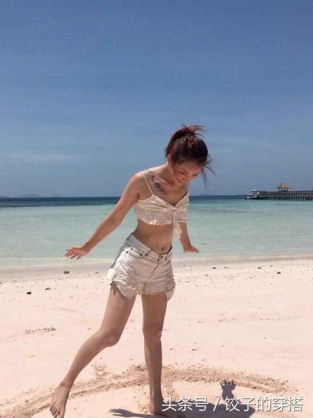 许婧穿衣搭配女（许婧穿吊带配热裤）(4)