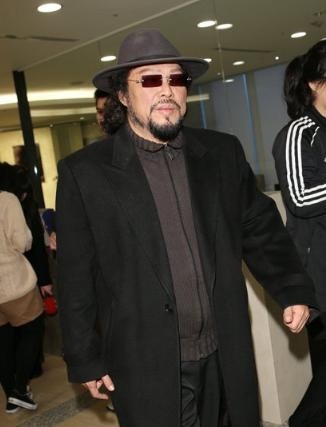 媒体大亨杨登魁葬礼，女儿大小S痛哭，罗志祥未参加被批忘恩负义！