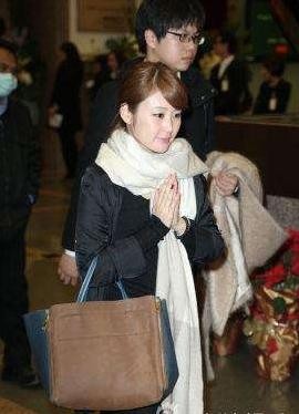 媒体大亨杨登魁葬礼，女儿大小S痛哭，罗志祥未参加被批忘恩负义！