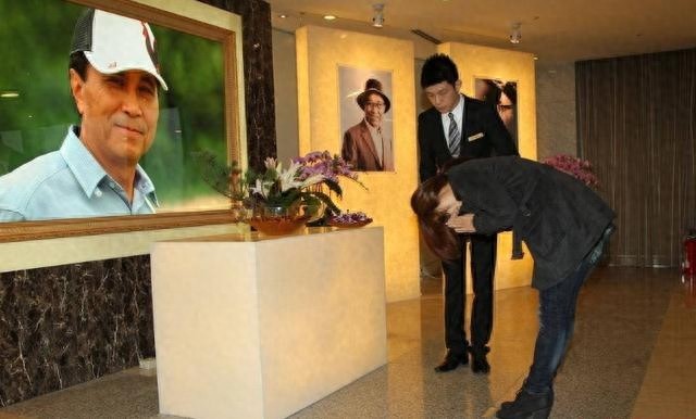 媒体大亨杨登魁葬礼，女儿大小S痛哭，罗志祥未参加被批忘恩负义！