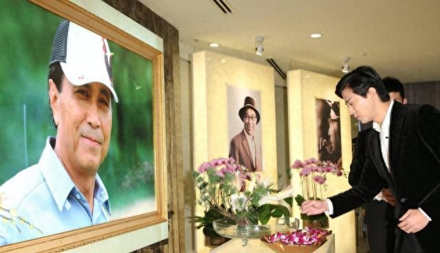 媒体大亨杨登魁葬礼，女儿大小S痛哭，罗志祥未参加被批忘恩负义！