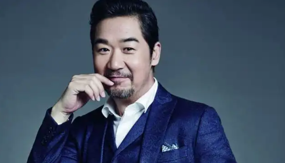 张国立简介和个人资料（张国立：曾冒死救南极科考船，一辈子没演过烂片，私生活屡遭争议）