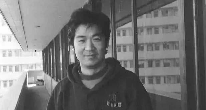 张国立简介和个人资料（张国立：曾冒死救南极科考船，一辈子没演过烂片，私生活屡遭争议）