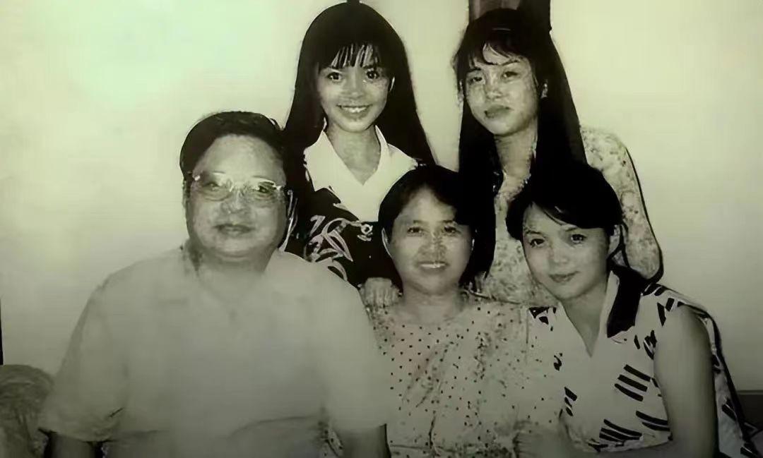 嫁大8岁王志，两度患癌， 心酸的朱迅，母亲的态度成了她一生的痛