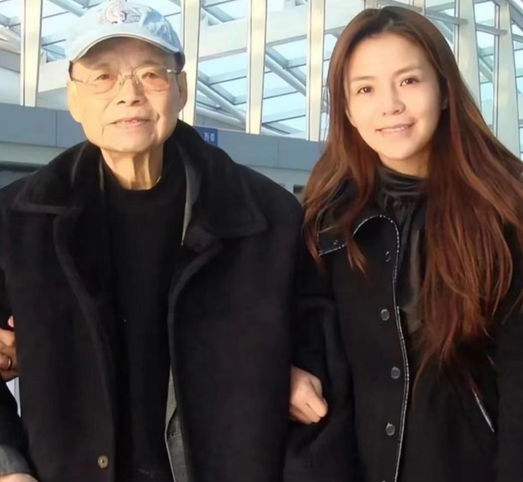 嫁大8岁王志，两度患癌， 心酸的朱迅，母亲的态度成了她一生的痛