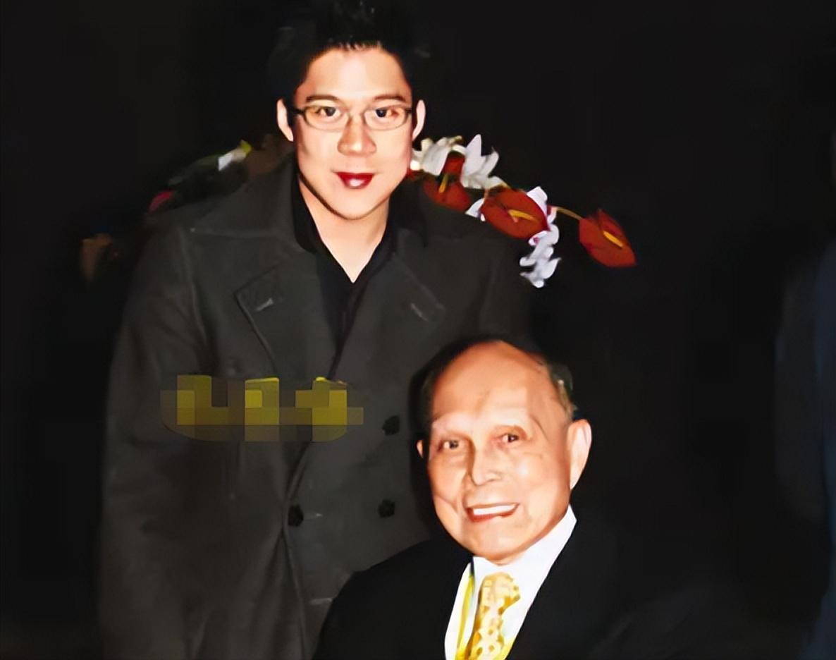 霍启刚个人资料简介（郭晶晶霍启刚：跳水皇后下嫁豪门，五年生三娃，相爱18年恩爱如初）