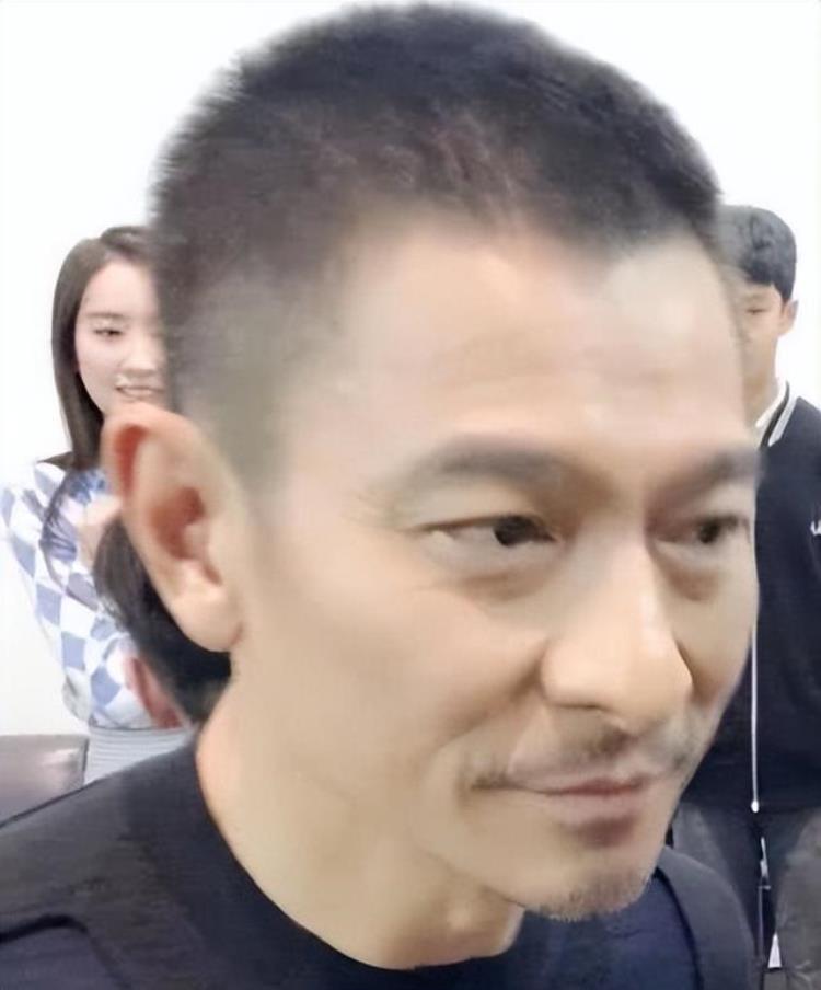 港星为什么不显老「港星为啥不显老而且更有气质是因为他们比内娱明星自律吗」