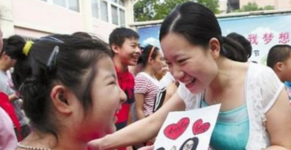 妇女节送什么礼物给老师最好,妇女节送幼儿园老师什么花图2