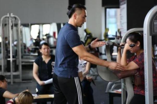 健身房私教课一般多少钱 健身房私教课有必要吗