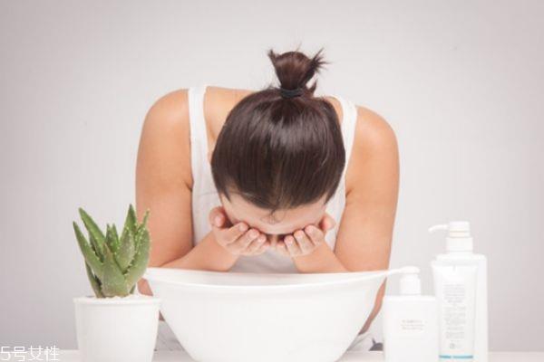 为什么洗面奶洗完脸疼 为什么洗完脸会刺痛 为什么洗面奶洗完脸疼 为什么洗完脸会刺痛