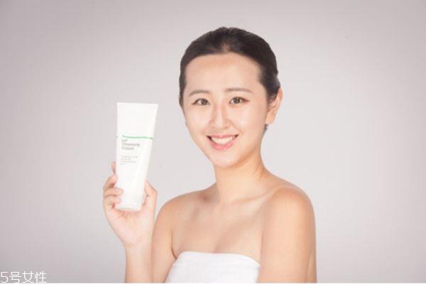 为什么洗面奶洗完脸疼 为什么洗完脸会刺痛 为什么洗面奶洗完脸疼 为什么洗完脸会刺痛