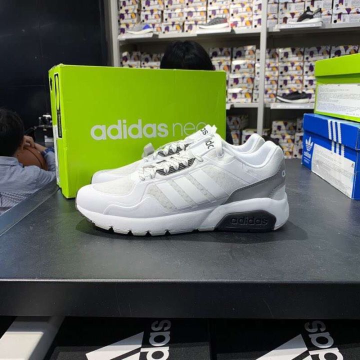 真假阿迪达斯区别鞋子(图文讲解4步教会你辨别真假阿迪)