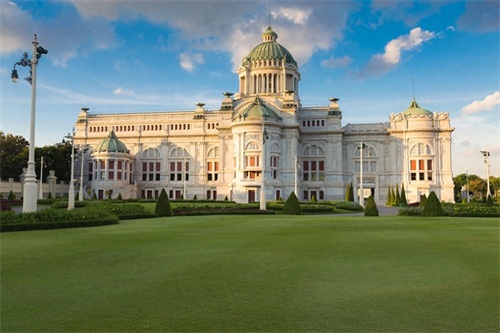 白宫也称为白屋，是美国总统的官邸和办公室