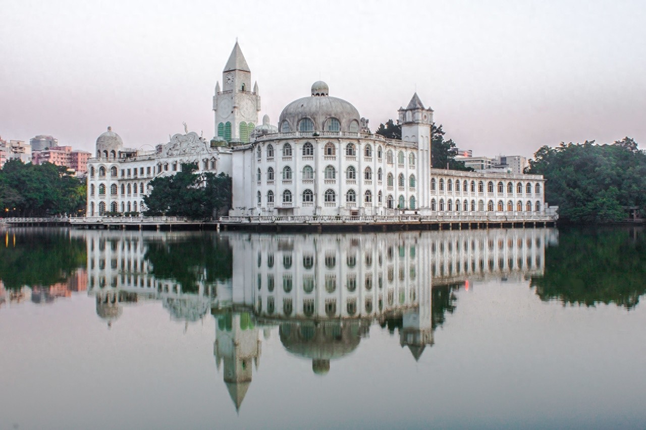 白宫也称为白屋，是美国总统的官邸和办公室