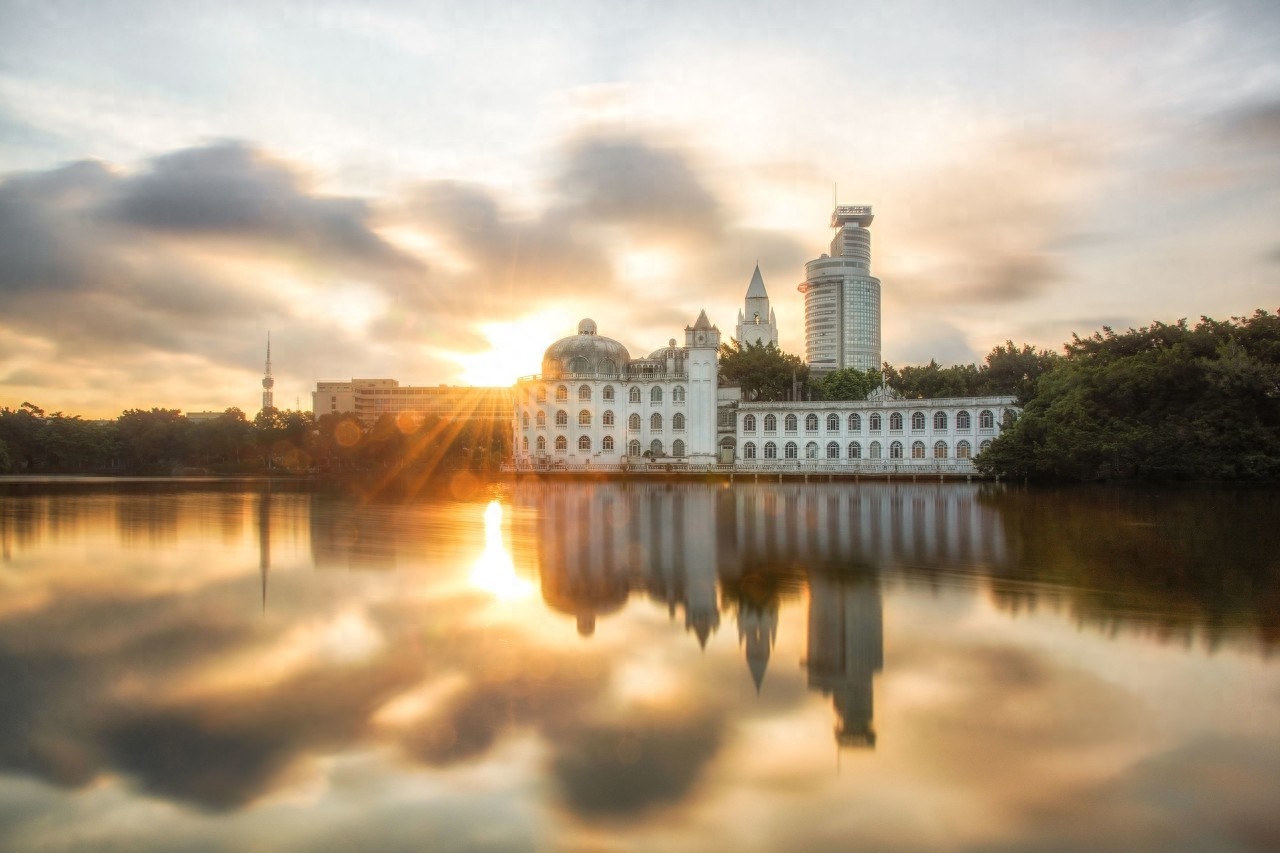 白宫也称为白屋，是美国总统的官邸和办公室