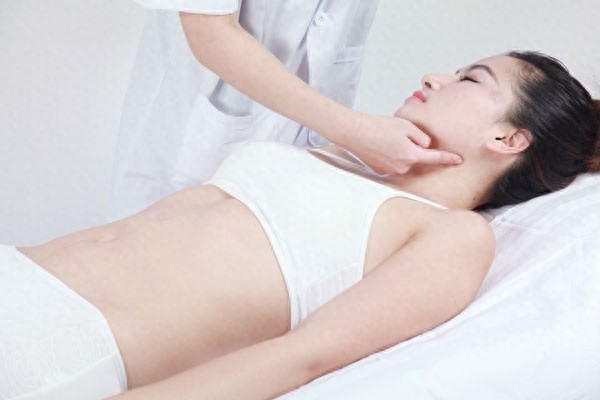 天容穴：属手太阳小肠经主要功、利咽消肿