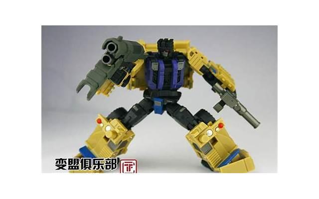 男子同时恋爱诈骗多人被判11年半