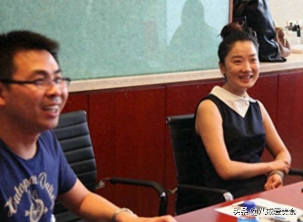 凤凰传奇主唱玲花素颜照，台上台下判若两人