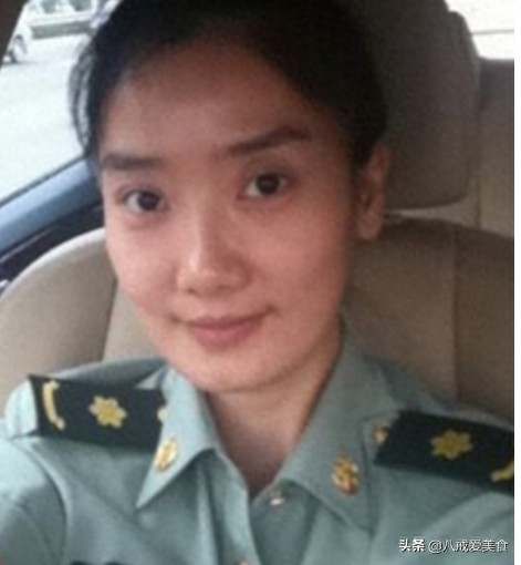 凤凰传奇主唱玲花素颜照，台上台下判若两人