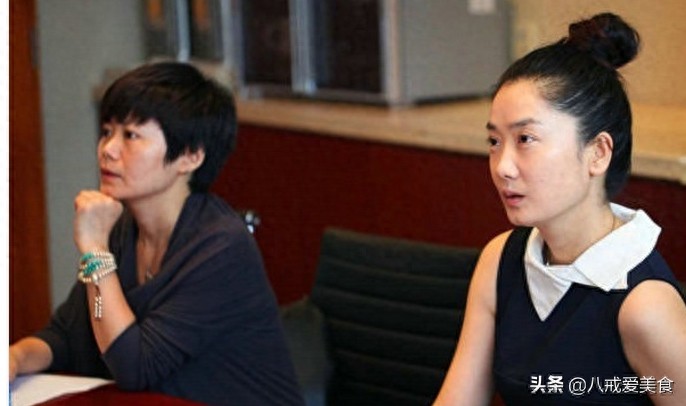 凤凰传奇主唱玲花素颜照，台上台下判若两人