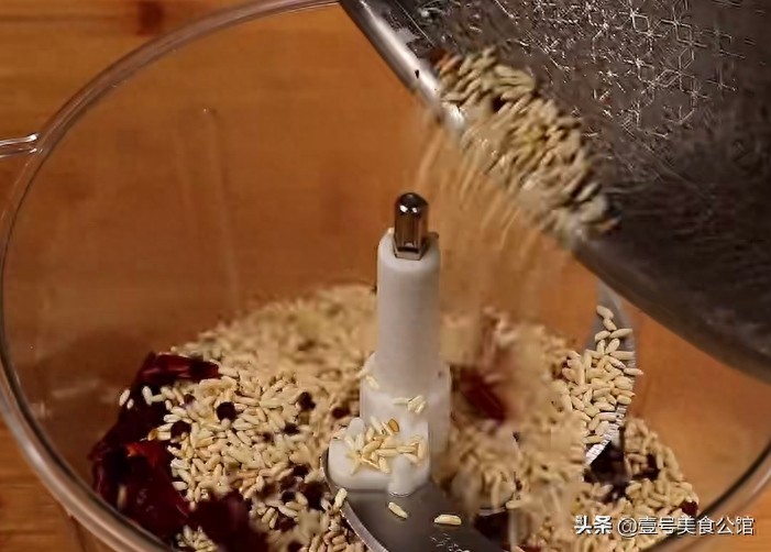 粉蒸肉的简单做法，入口软滑，鲜香营养，不错的居家美食