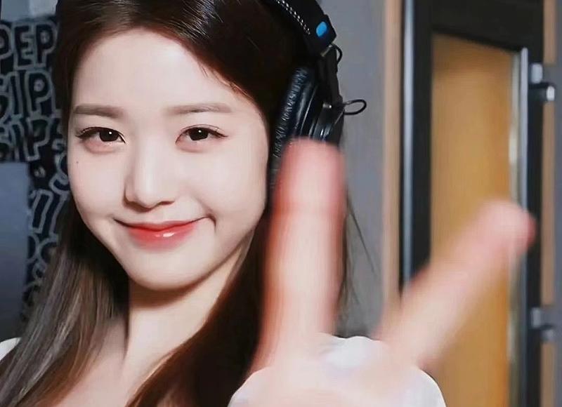  爱情不是轰轰烈烈的誓言，而是平平淡淡的陪伴